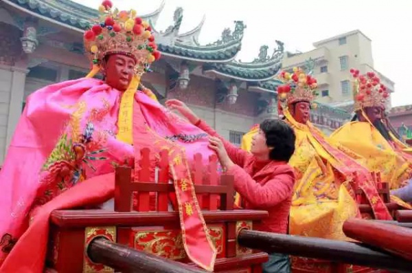 今天真热闹集美社刈香巡游祭开闽王！