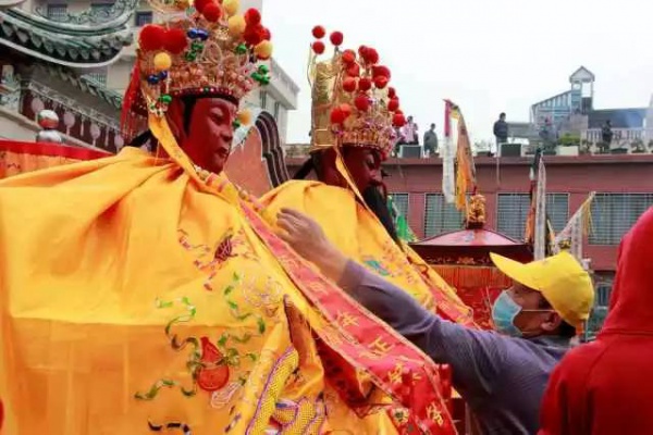 今天真热闹集美社刈香巡游祭开闽王！