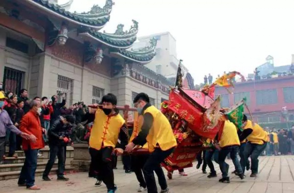 今天真热闹集美社刈香巡游祭开闽王！