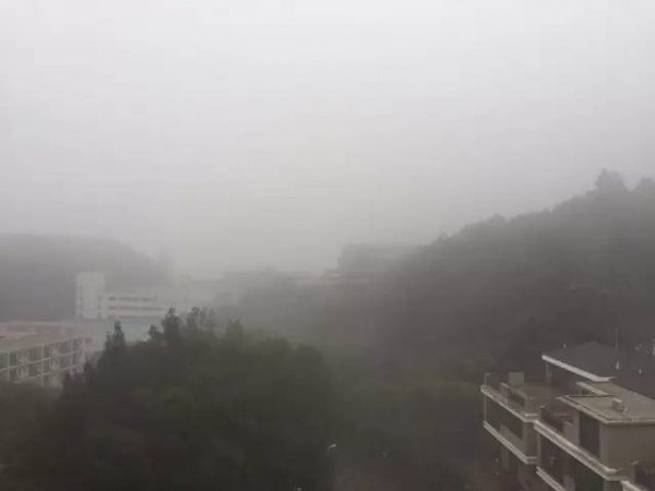 腾云驾雾、雷电大雨，厦门又被屏蔽了，还有一个寒潮正在路上......