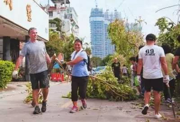 惨遭最强台风蹂躏，厦门人居然还笑得出来