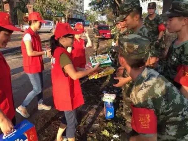 惨遭最强台风蹂躏，厦门人居然还笑得出来