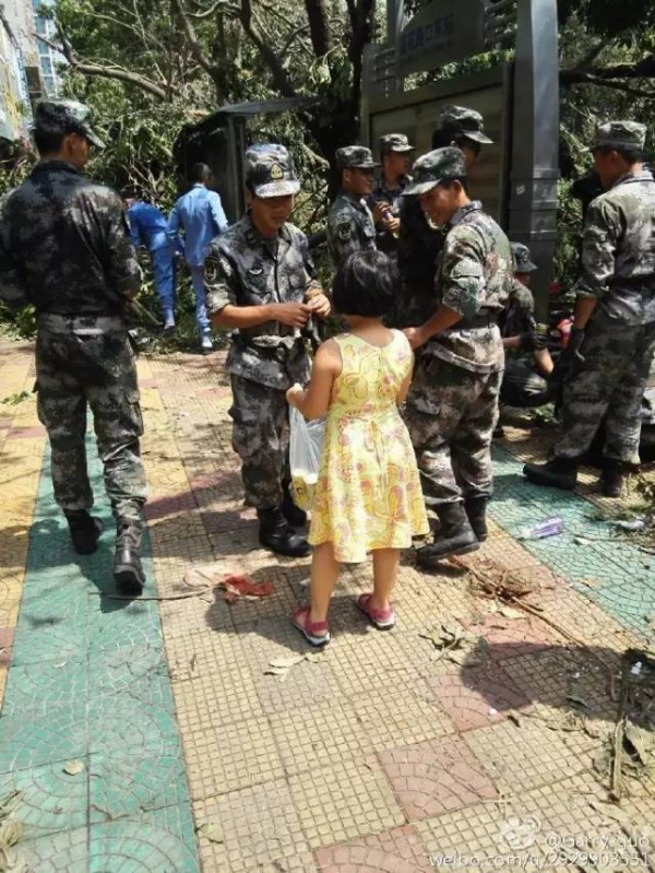 惨遭最强台风蹂躏，厦门人居然还笑得出来