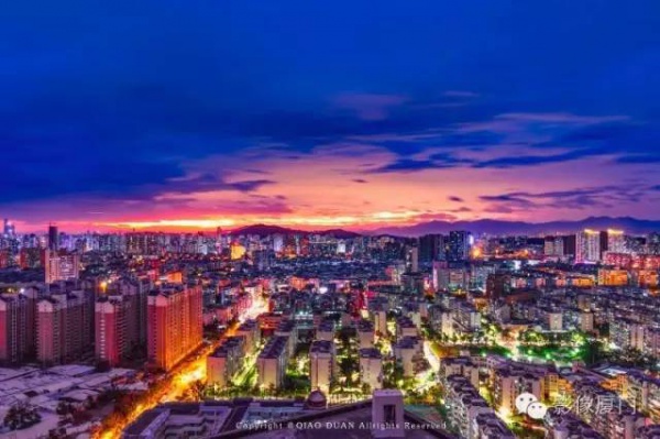 厦门“美炸”了！台风前史无前例的火烧云爆发，震撼得让人害怕…