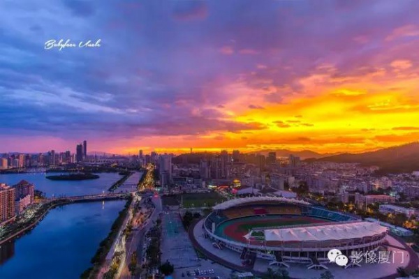 厦门“美炸”了！台风前史无前例的火烧云爆发，震撼得让人害怕…