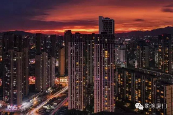 厦门“美炸”了！台风前史无前例的火烧云爆发，震撼得让人害怕…