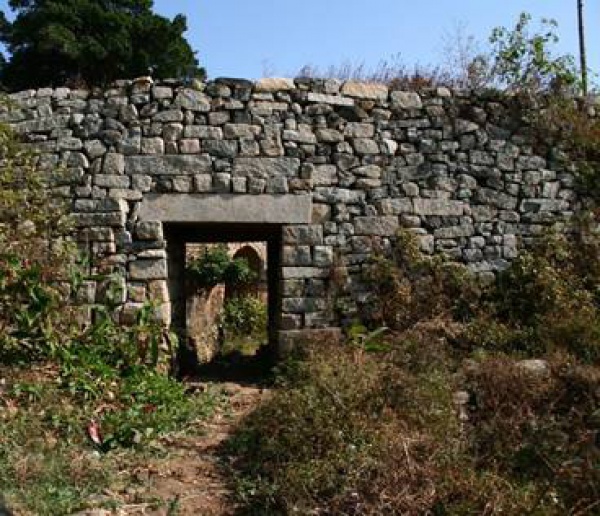 你只知道它是剧组和婚纱的拍摄圣地，但却不知道这里也曾历经沧海！