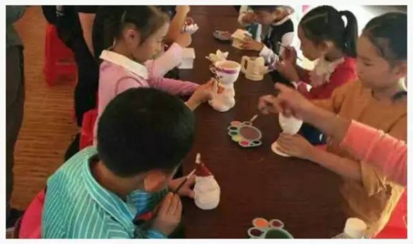 【3.5特价99！仅此一期】玫瑰小镇沙里淘金+抓泥鳅+滑沙+DIY鸡蛋彩绘/DIY彩陶娃娃一日游