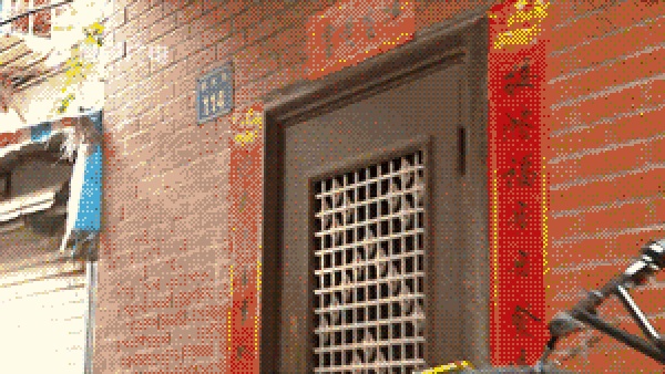 “我要怎么生活...”，厦门大妈家门前堆满了共享单车！究竟谁来管？