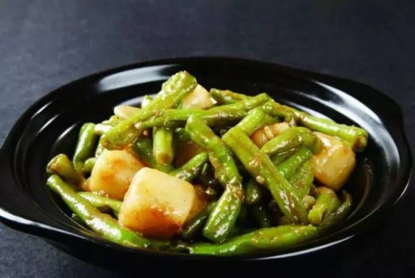 这8种常吃的食品不注意会中毒！不只四季豆和黄花菜，竟然还有…