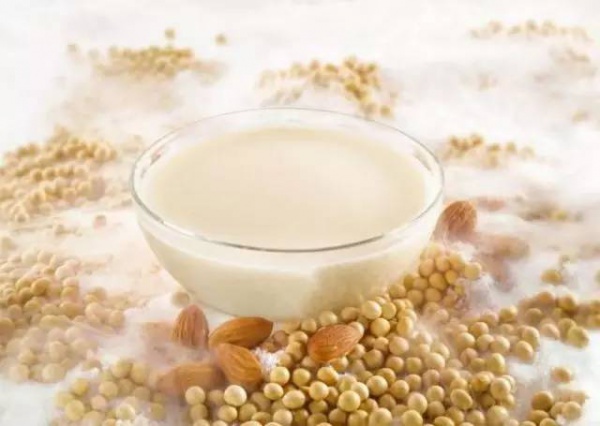 这8种常吃的食品不注意会中毒！不只四季豆和黄花菜，竟然还有…