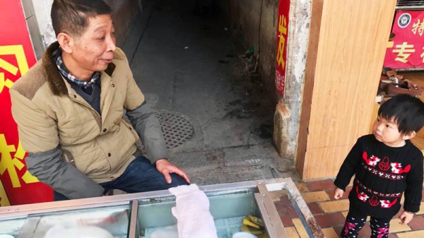 厦门最后一卷“咸酸甜”，为了守住回忆，他在巷口一站就是22年…