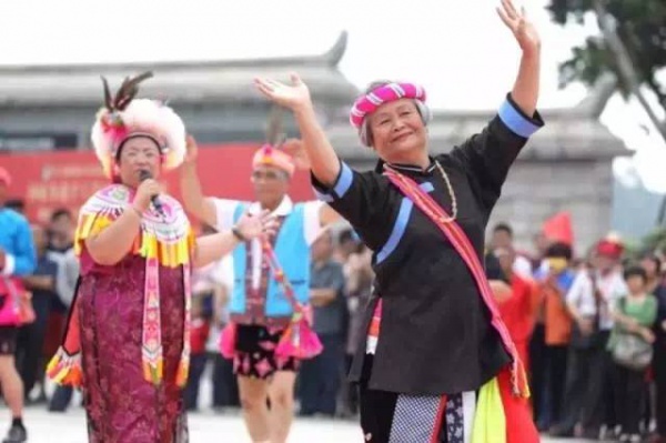海沧又出名了！昨天几千人在青礁慈济祖宫同时做这事，轰动整个厦门！
