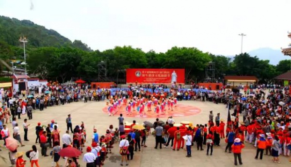 海沧又出名了！昨天几千人在青礁慈济祖宫同时做这事，轰动整个厦门！