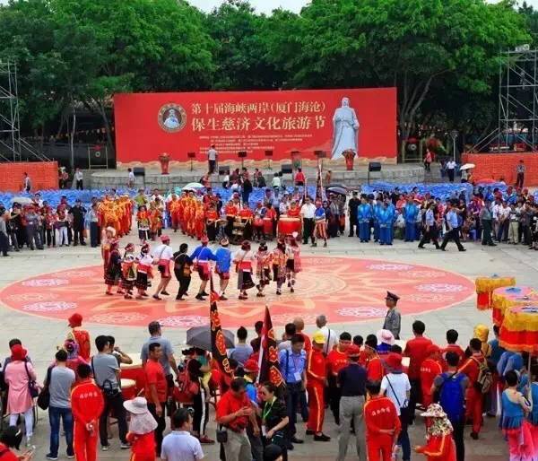 海沧又出名了！昨天几千人在青礁慈济祖宫同时做这事，轰动整个厦门！