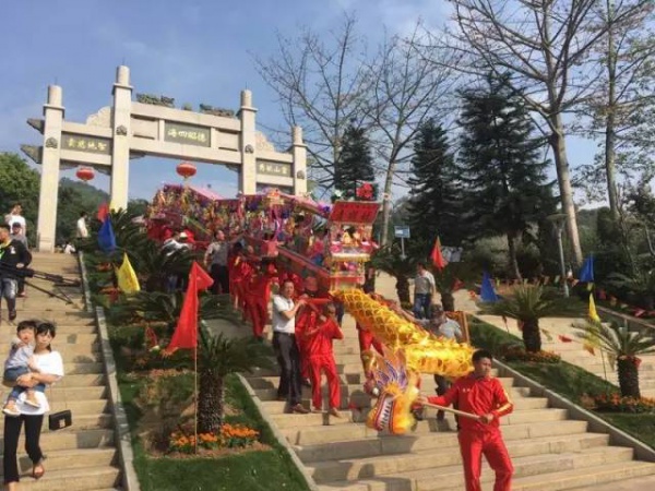 海沧又出名了！昨天几千人在青礁慈济祖宫同时做这事，轰动整个厦门！
