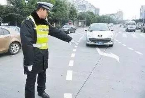 闽D车主注意！7月1日起不认识这5种标线，两本驾照都不够扣...