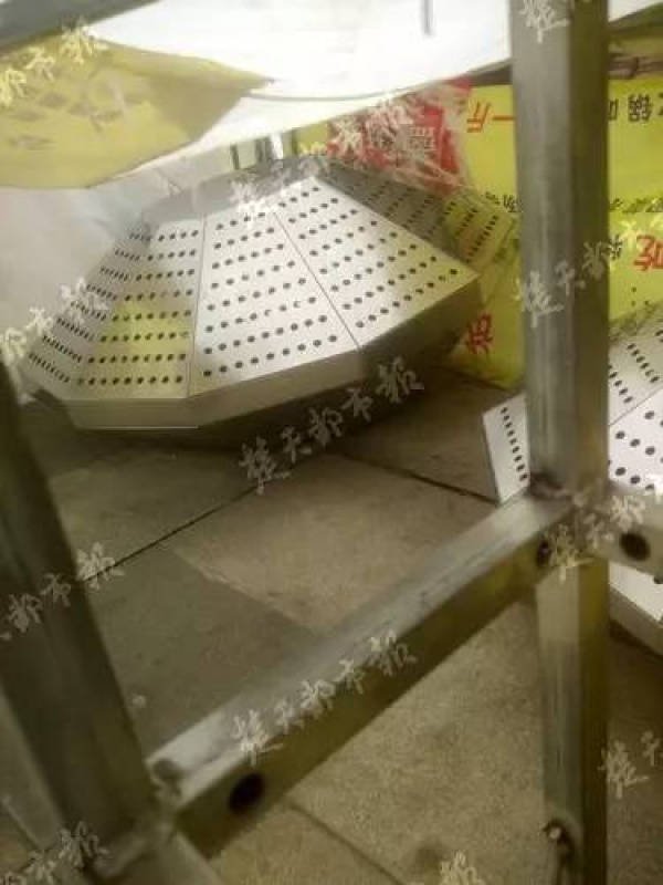 广场上就碰了一下这东西，三岁女孩立马倒地身亡……家长一定要当心！
