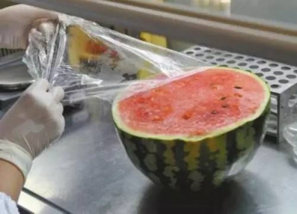 吃了半个西瓜，差点要了她的命！你还敢这样吃西瓜吗？