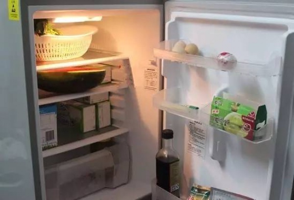 吃了半个西瓜，差点要了她的命！你还敢这样吃西瓜吗？