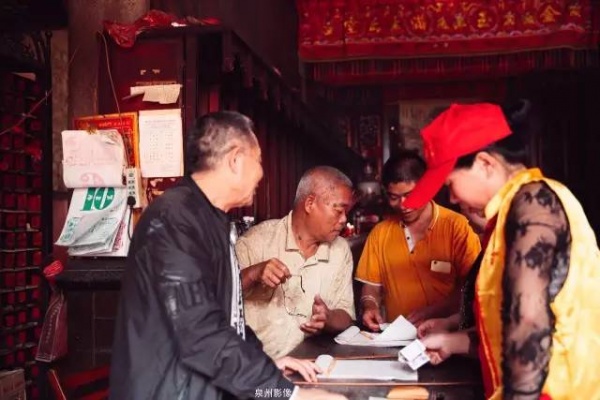 泉南佛国｜保生大帝轰轰烈烈的在过生日，你可知道他到底是谁？